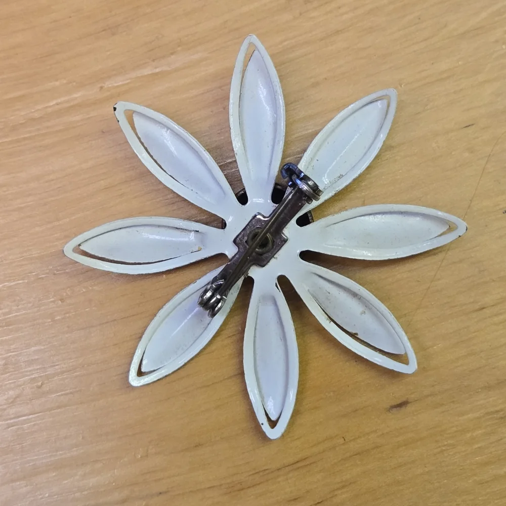 Vintage flower brooch